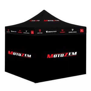 MotoZem zīmola sacīkšu telts ar sānu sienām