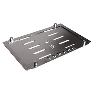 Nerūsējošā tērauda paplāksne zem SK numura zīmes Yamaha