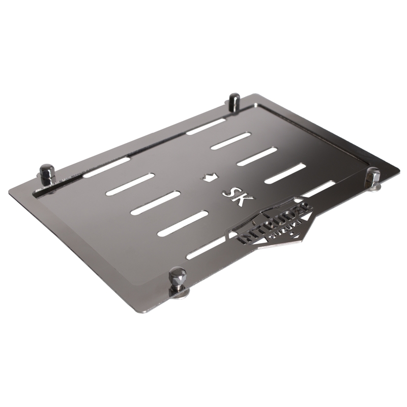 Nerūsējošā tērauda paliktnis zem numura zīmes Intruder Suzuki