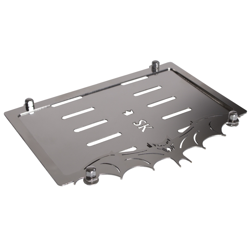 Nerūsējošā tērauda spilventiņš zem SK numura zīmes Bat