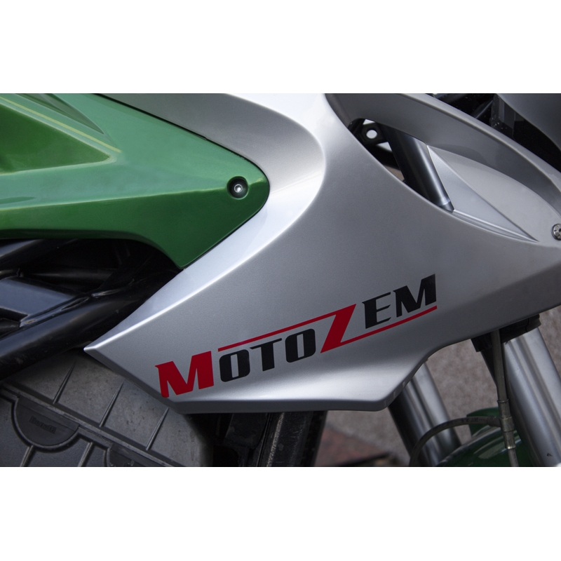 MotoZem logo uzlīme melna