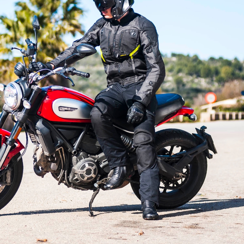 Rebelhorn Borg melnas motocikla bikses izpārdošana