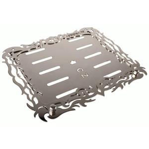 Nerūsējošā tērauda paplāksne zem Cayenne numura zīmes