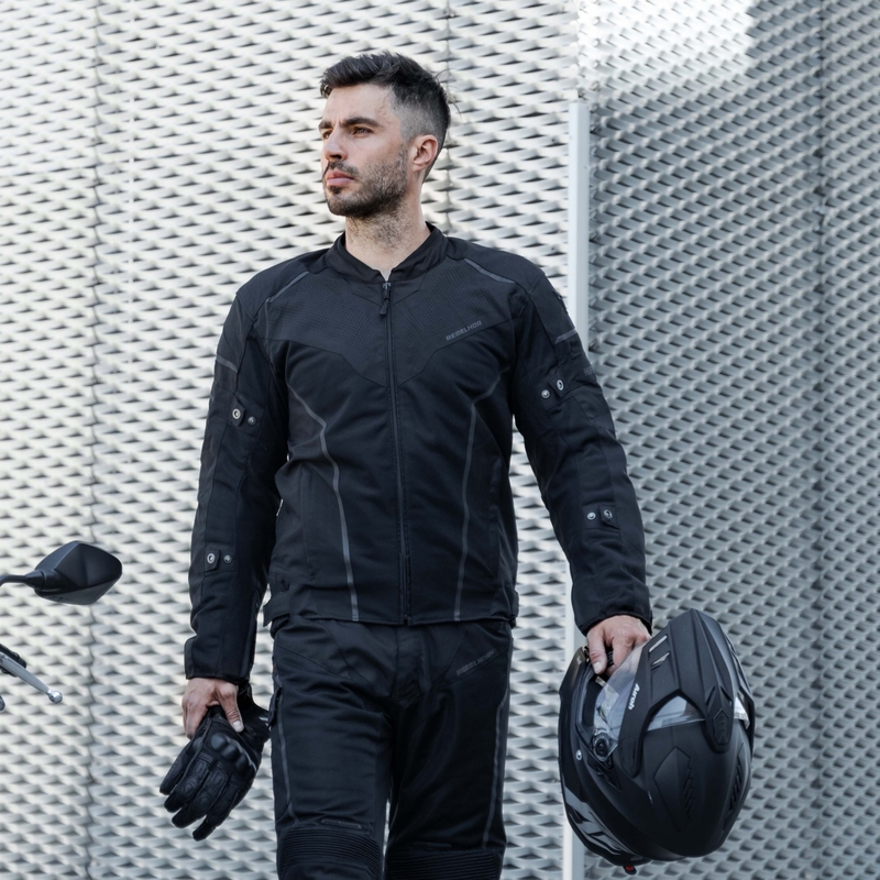 Rebelhorn Hiflow IV motocikla jaka melna izpārdošana