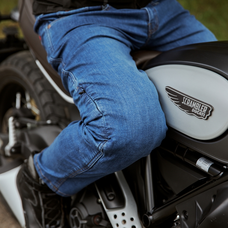 Motocikla džinsi Rebelhorn Classic III RG mazgātas zilas krāsas izpārdošana