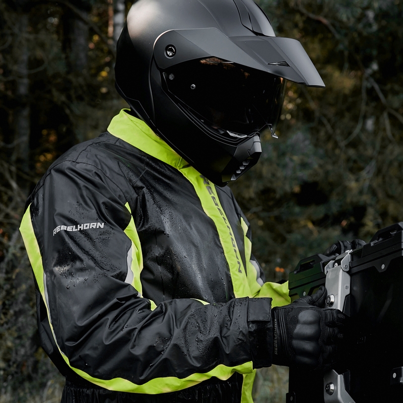 Rebelhorn Travel Rainsuit melns-fluo dzeltens kombinezons