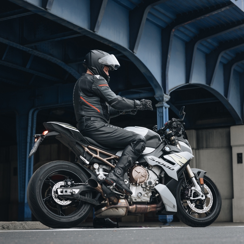 Rebelhorn Veloce Black-Fluo Red Ādas motocikla jaka