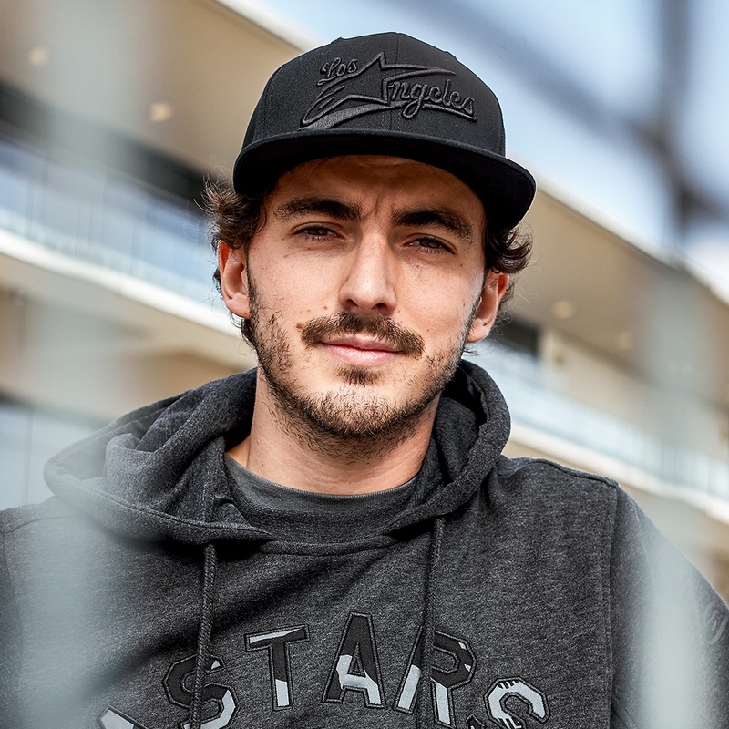 Alpinestars Los Angeles cepure melnā un baltā krāsā