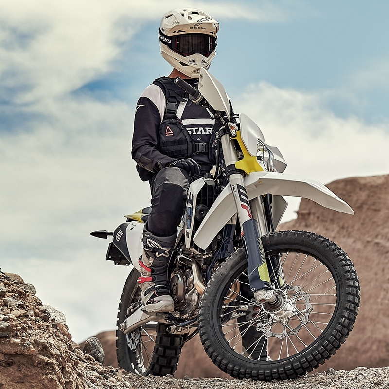 Alpinestars Techdura Tactical melnā un baltā 9 l mugursoma