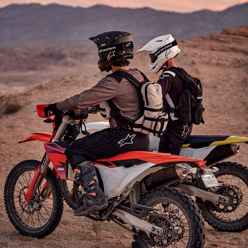 Alpinestars Techdura Tactical melnā un baltā 9 l mugursoma