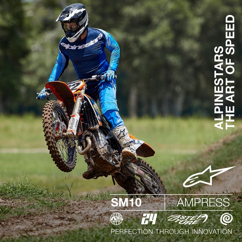 Alpinestars Supertech S-M10 Ampress motokrosa ķivere matēti melnā un baltā krāsā