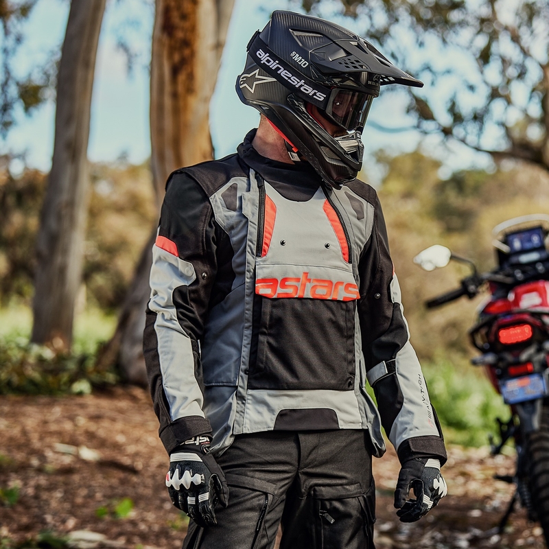 Alpinestars Halo Drystar gaiši pelēka, tumši pelēka, melna, fluo sarkana motocikla jaka