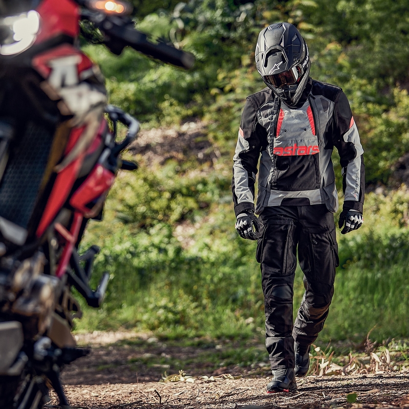 Alpinestars Halo Drystar gaiši pelēka, tumši pelēka, melna, fluo sarkana motocikla jaka