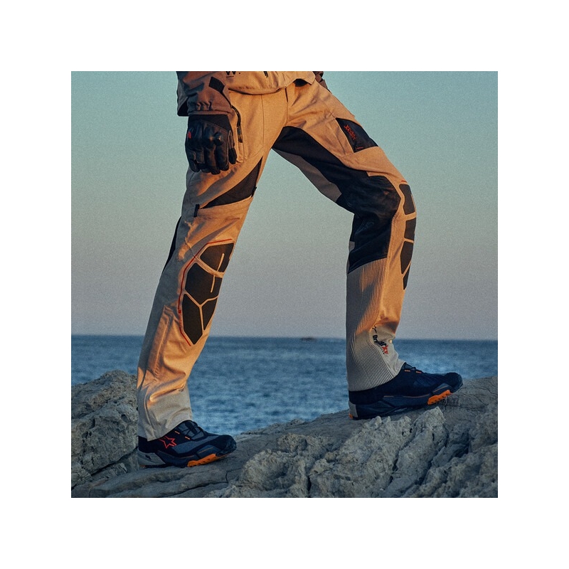 Alpinestars AMT-10R DRYSTAR XF bikses motociklam smilšaini melni oranžā krāsā