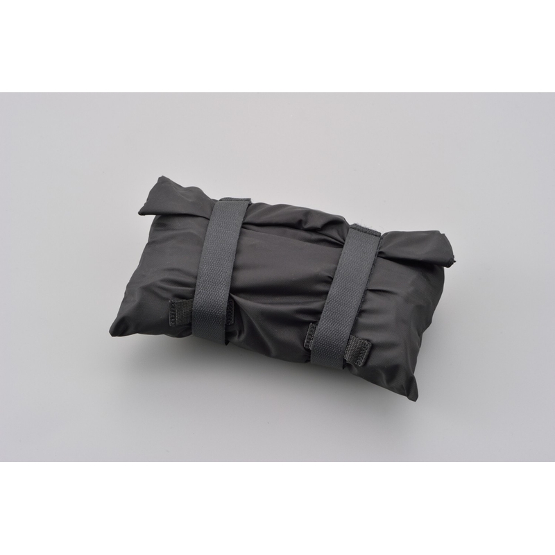 Elastīgs bagāžas tīkls motociklam ar plastmasas āķiem Daytona 40 x 40 cm melns