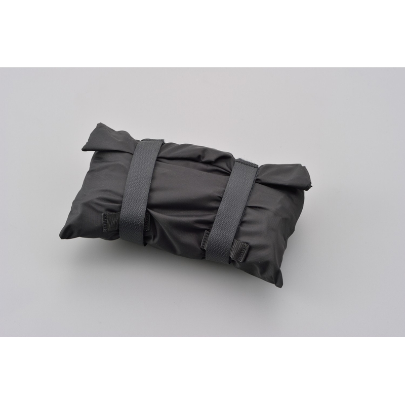 Elastīgs bagāžas tīkls motociklam ar plastmasas āķiem Daytona 50 x 50 cm melns