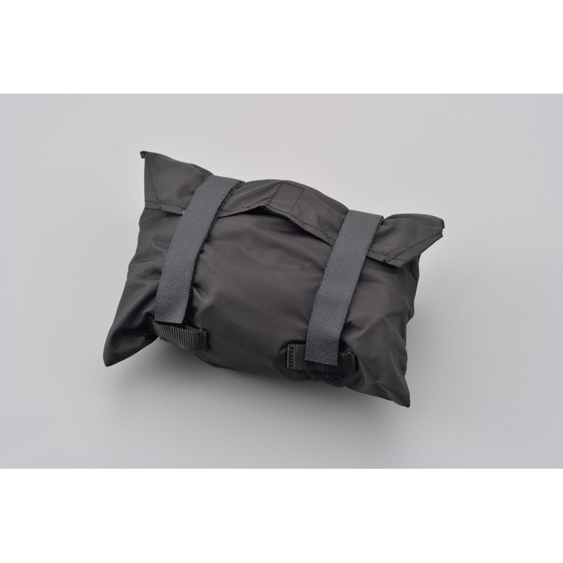 Elastīgs bagāžas tīkls motociklam ar plastmasas āķiem Daytona 60 x 60 cm melns