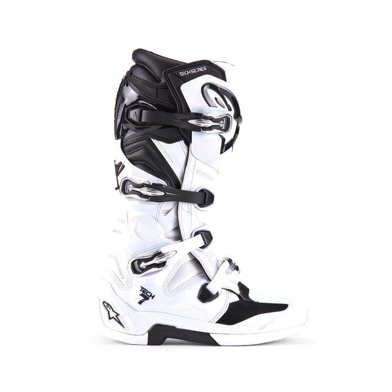 Alpinestars Tech 7 motociklu zābaki melnā un baltā krāsā