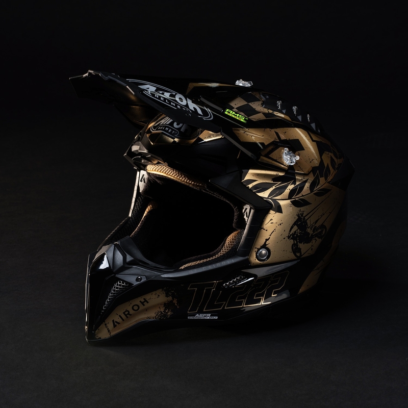Motokrosa ķivere Airoh Aviator 3.0 "TC 222 THE LEGEND" melns-zelts