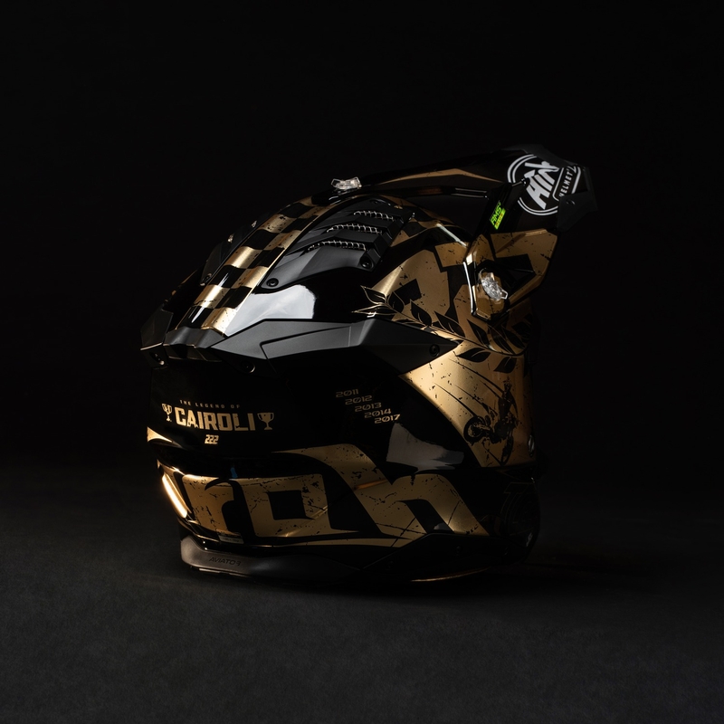 Motokrosa ķivere Airoh Aviator 3.0 "TC 222 THE LEGEND" melns-zelts