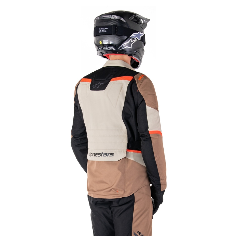 Alpinestars ST-1 Ūdensnecaurlaidīga haki-smilšu-melnā-fluo sarkana motocikla jaka