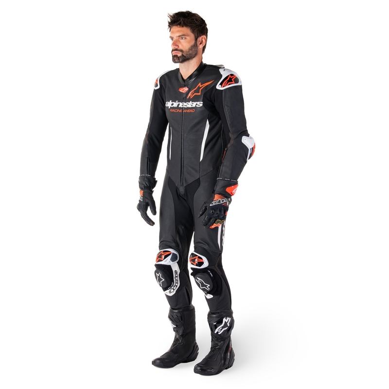 Alpinestars GP-R7 Tech-Air gatavs/kombinābils melns-balts-fluo sarkans viengabala ādas motocikla kombinezons