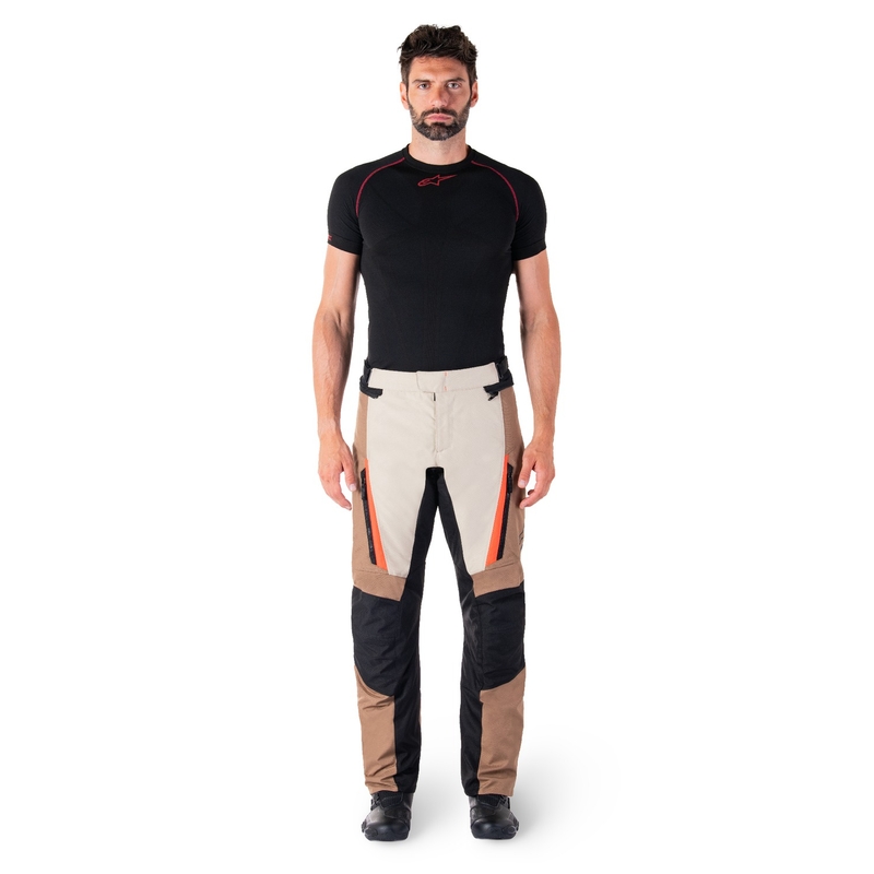Alpinestars ST-1 Ūdensnecaurlaidīgas haki-smilšu-melnā-fluo sarkanas motocikla bikses