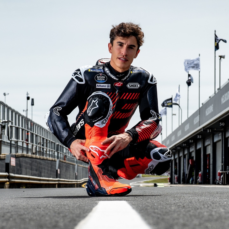 Alpinestars Supertech R Vented limited edition MM93 Marc Marquez fluo sarkani-zili-melni motocikla zābaki