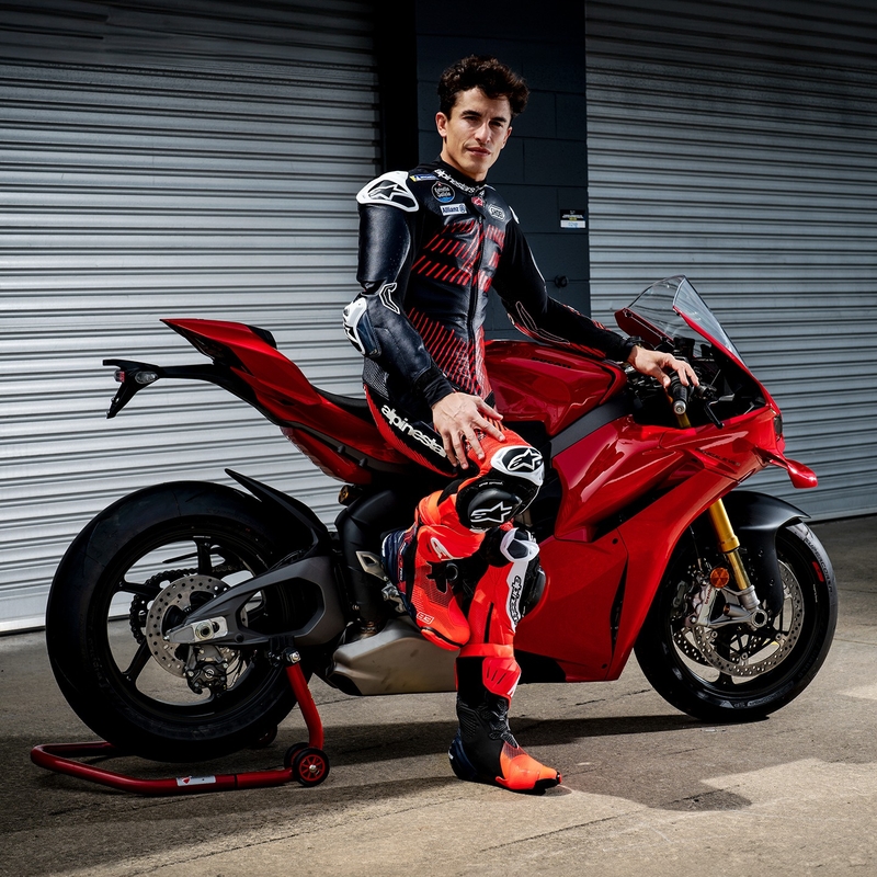 Alpinestars Supertech R Vented limited edition MM93 Marc Marquez fluo sarkani-zili-melni motocikla zābaki