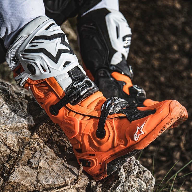 Alpinestars Tech 10 Enduro fluo oranži-melni-balti motocikla zābaki
