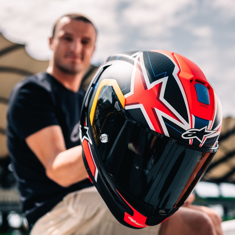 Alpinestars Supertech R10 Limited Edition Jack Miller matēta oglekļa sarkan-zilā-dzeltenā-baltā integrālā motocikla ķivere