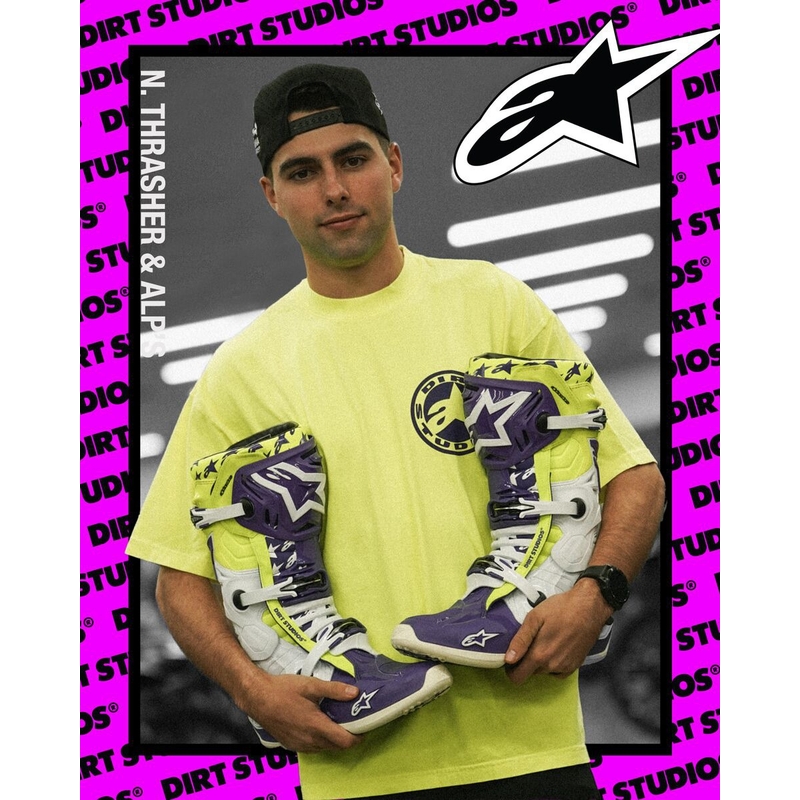 Alpinestars TECH 10 Dirt Studios violeti-balti-fluo dzelteni motocikla zābaki ierobežotā sērijā