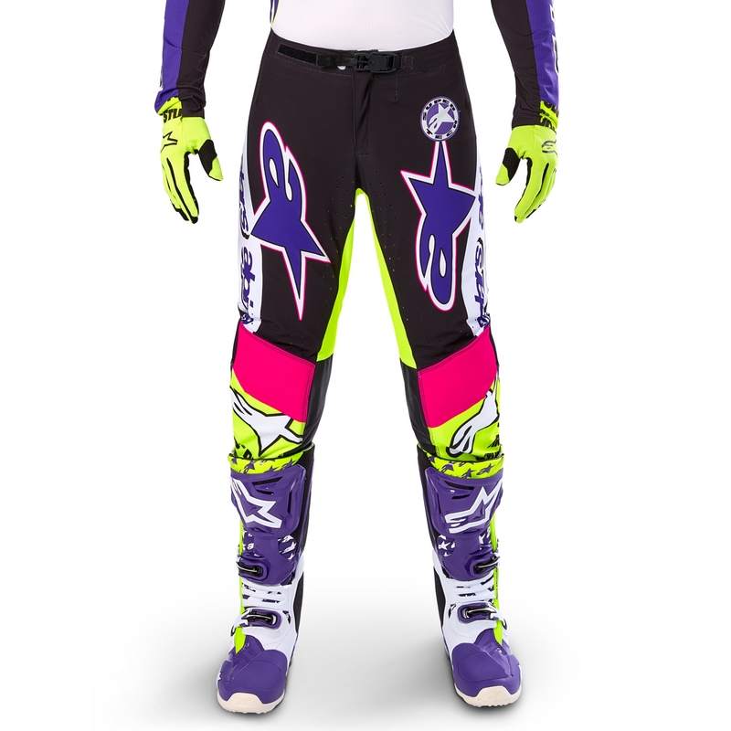 Alpinestars Supertech Dirt Studios baltās-violetās-rozā-fluo dzeltenās motokrosa bikses ar ierobežotu izlaidumu