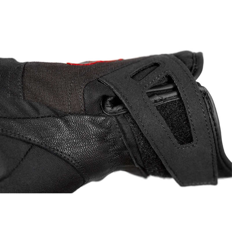 Motocikla cimdi Seventy Degrees SD-T55 Atak melns un sarkans