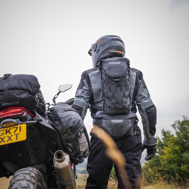 Oxford Atlas B-10 Black 10 L motocikla mugursoma