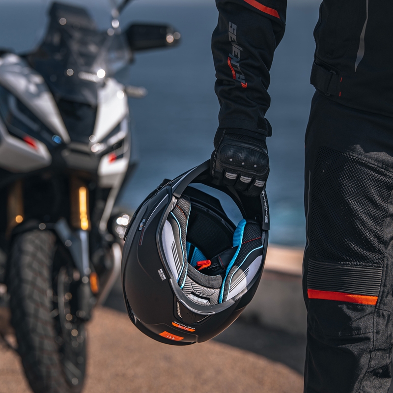 MT Streetfighter SV S Solid A1 atvērtā sejas ķivere ar masku melna matēta