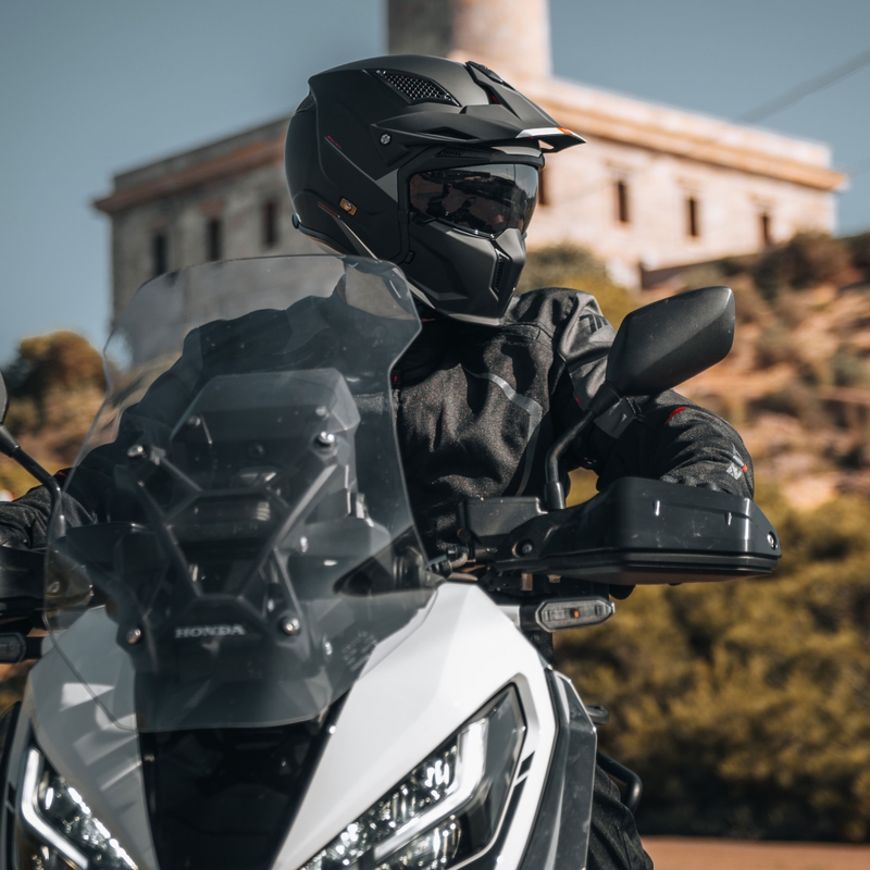 MT Streetfighter SV S Solid A1 atvērtā sejas ķivere ar masku melna matēta