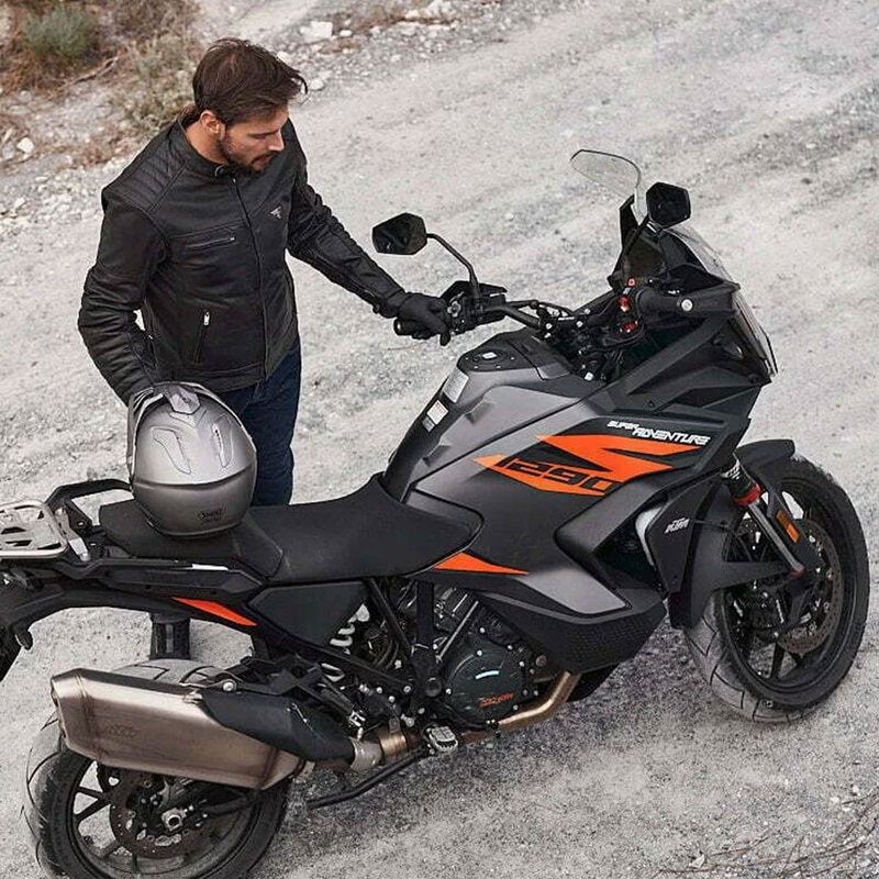 Motocikla jaka Shima Winchester 2.0 melna