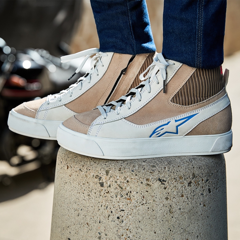Alpinestars Stella Stated Podium Sieviešu motociklu zābaki Balti un gaiši pelēki