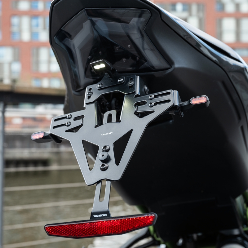 Numura zīmes turētājs ar apgaismojumu Highsider Akron RS PRO Kawasaki Z 900 RS melns