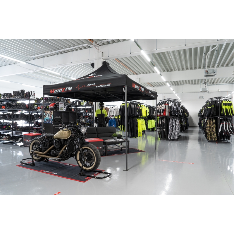 MotoZem Unikāla sacīkšu telts