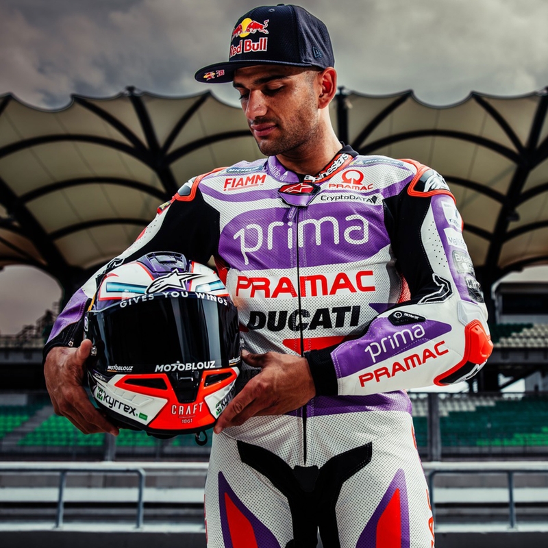 Alpinestars Supertech R-10 Element oglekļa šķiedras pilna izmēra motocikla ķivere, sarkana-balta