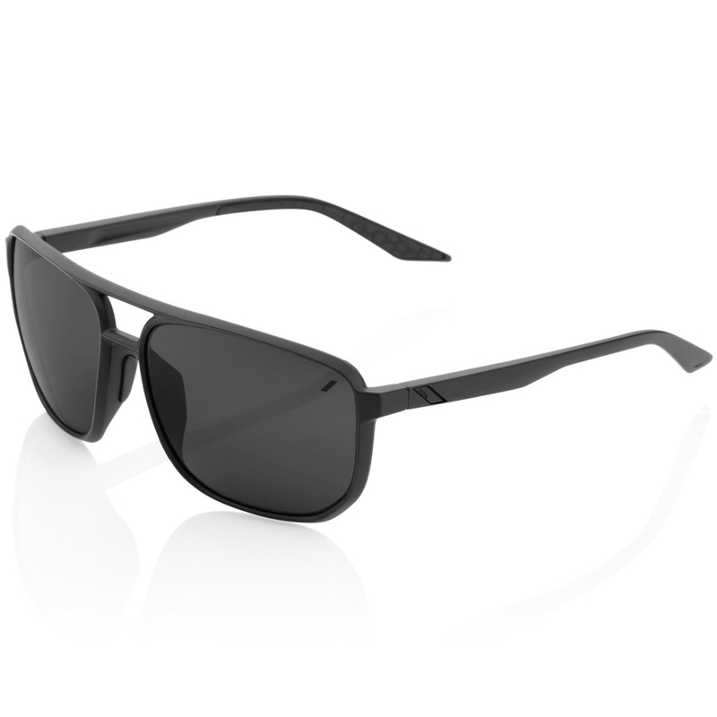 100% Konner saulesbrilles ar melniem stikliem