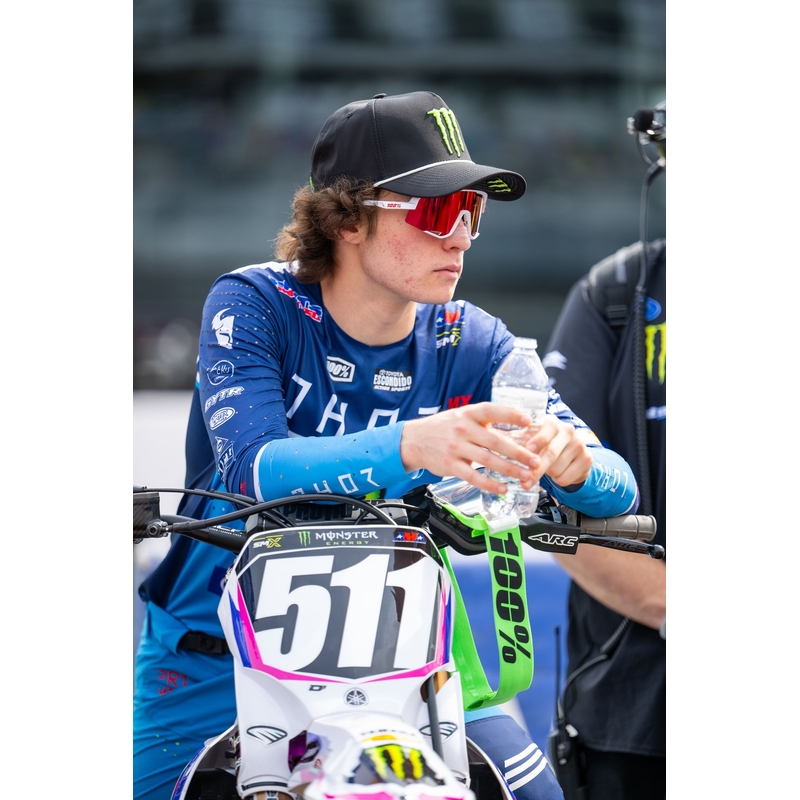 100% Slendale saulesbrilles ar HIPER sarkanu stiklu