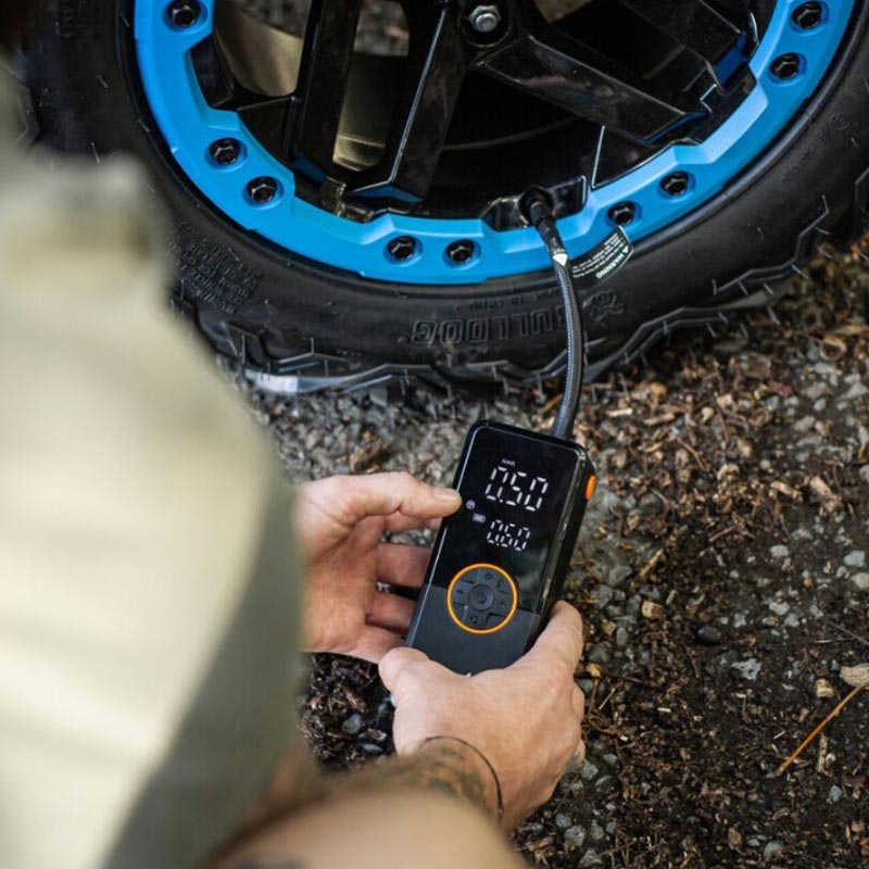 Akumulatora kompresors ar pārnēsājamo akumulatoru SHARK BP-150 melns