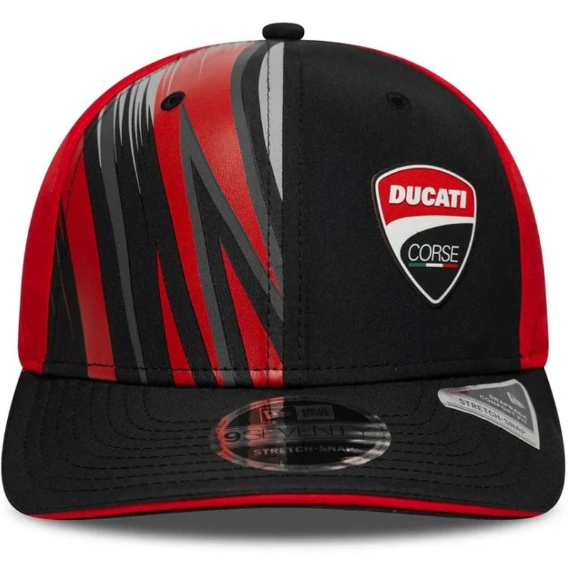 Ducati Corse 9SEVENTY cepure ar sarkanmelnu logotipu