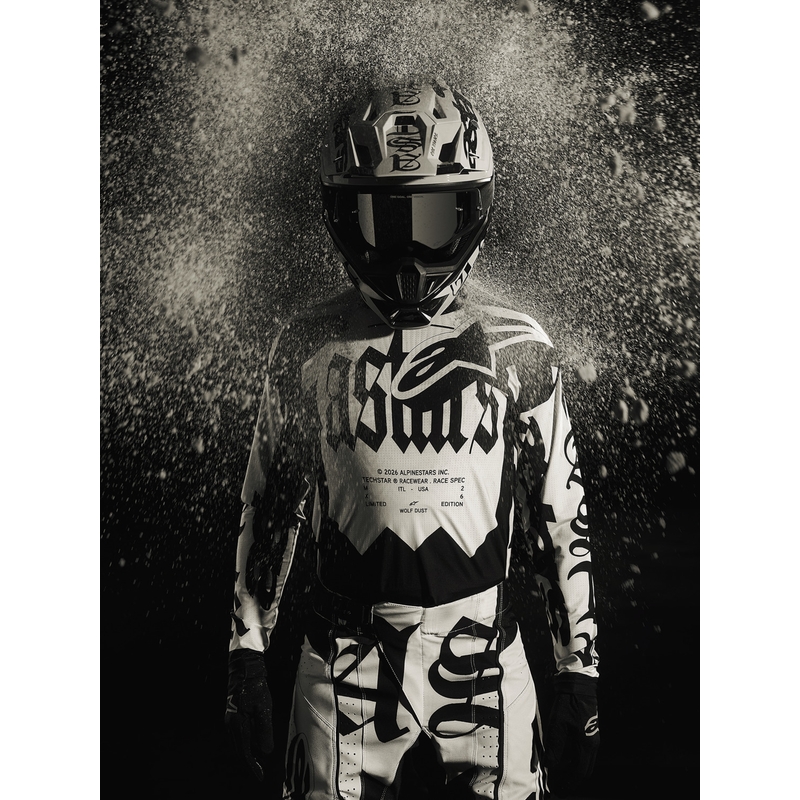 Alpinestars Supertech S-M7 ierobežotā izdevuma motokrosa ķivere Wolf Dust smilšu-melna