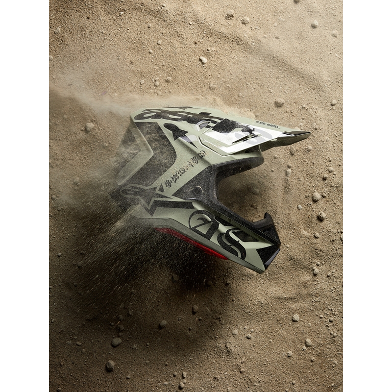 Alpinestars Supertech S-M7 ierobežotā izdevuma motokrosa ķivere Wolf Dust smilšu-melna