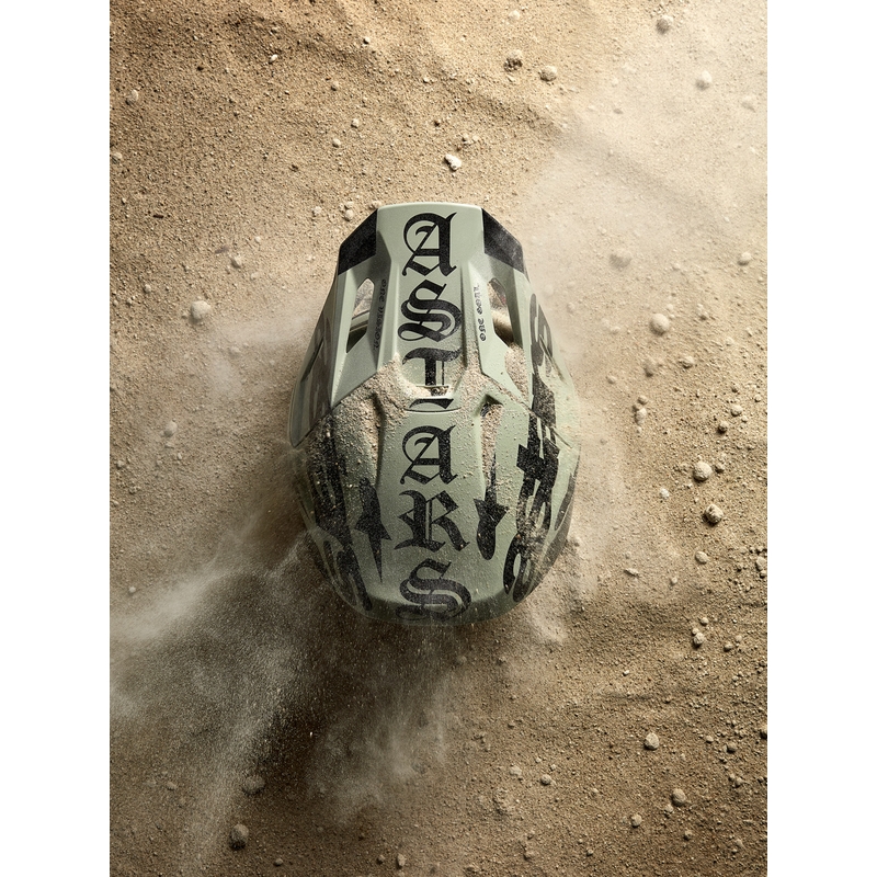 Alpinestars Supertech S-M7 ierobežotā izdevuma motokrosa ķivere Wolf Dust smilšu-melna