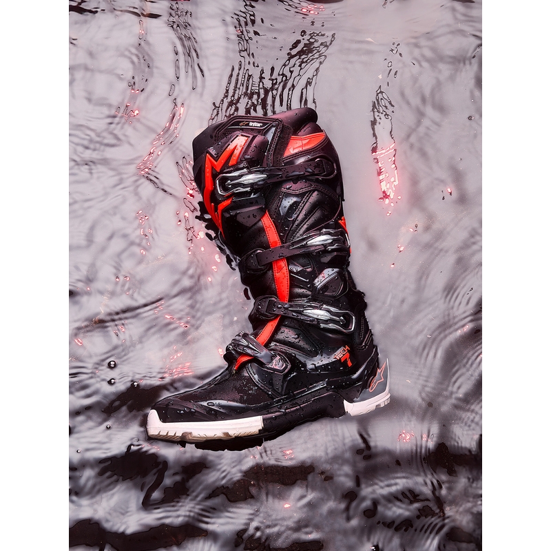 Alpinestars TECH 7 Enduro Drystar motocikla zābaki melni-fluorescējoši sarkani-balti